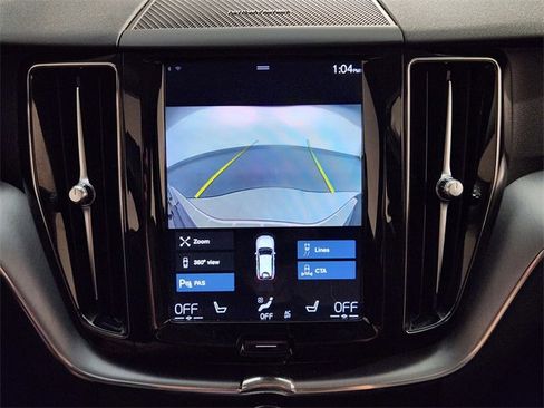 Used 2020 Volvo XC60 T5 Momentum w/ Protection Package Premier image 18