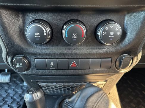 Used 2011 Jeep Wrangler Unlimited Sport image 31