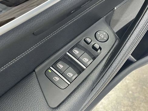 Used 2022 BMW M550i xDrive image 23