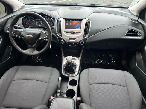 Used 2018 Chevrolet Cruze LS image 17
