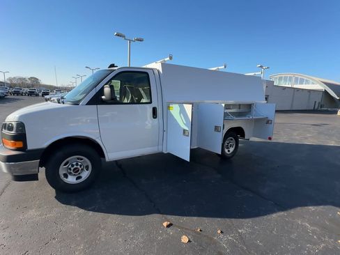 New 2025 GMC Savana 3500 w/ Power Convenience Package image 4