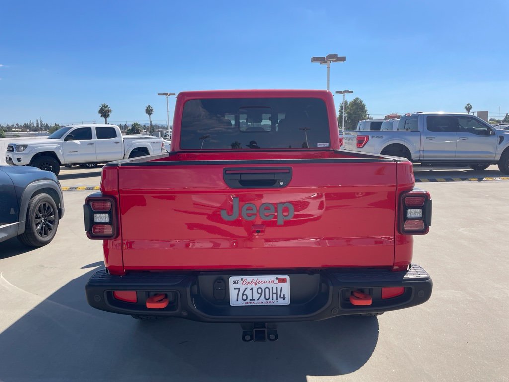 Used 2025 Jeep Gladiator Mojave AWD/4WD image 3
