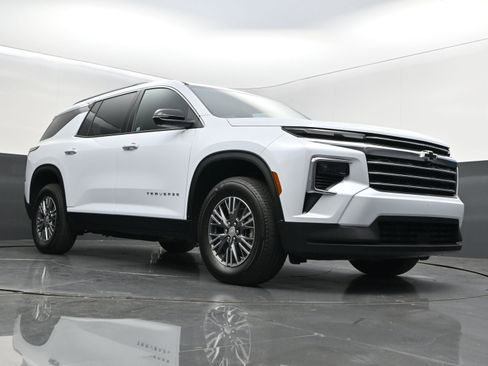 New 2026 Chevrolet Traverse LT w/ Driver Confidence Package FWD image 38