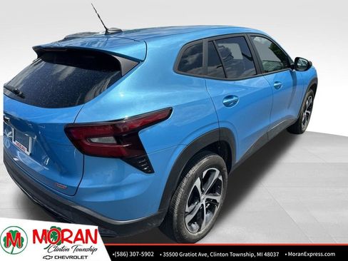 Certified 2025 Chevrolet Trax RS w/ Driver Confidence Package FWD image 2