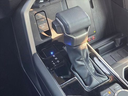 Used 2025 Toyota Tundra Limited AWD/4WD image 16