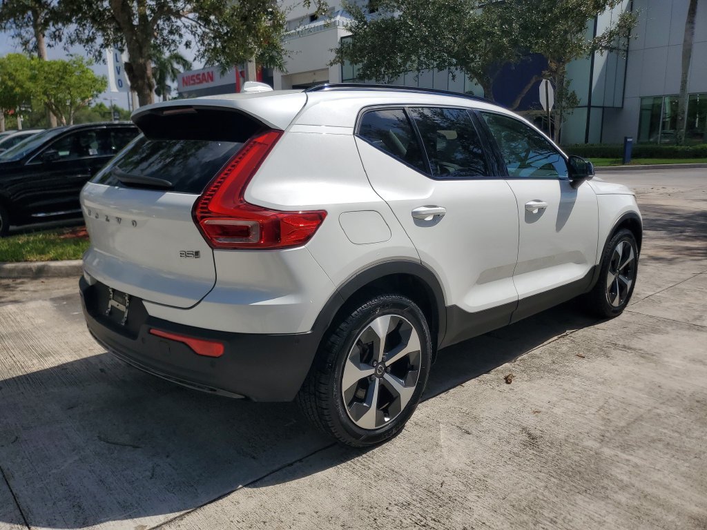 Certified 2024 Volvo XC40 B5 Plus AWD/4WD image 6