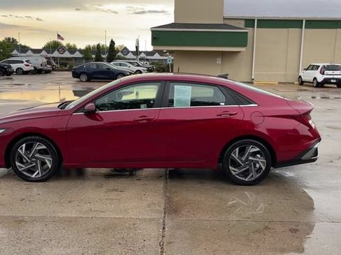 Used 2025 Hyundai Elantra Limited FWD image 5