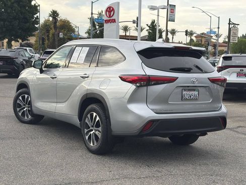 Used 2022 Toyota Highlander XLE FWD image 5