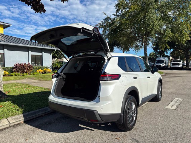 Used 2024 Nissan Rogue S AWD/4WD image 18