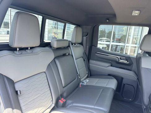 Used 2022 Chevrolet Silverado 1500 ZR2 w/ Technology Package AWD/4WD image 10