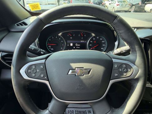 Used 2023 Chevrolet Traverse RS AWD/4WD image 28