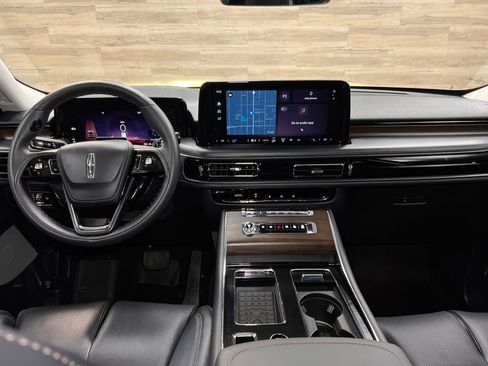 Used 2025 Lincoln Aviator Reserve w/ Equipment Group 201A AWD/4WD image 2
