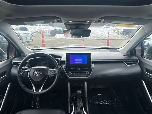 Used 2024 Toyota Corolla Cross XLE w/ Convenience Package image 12