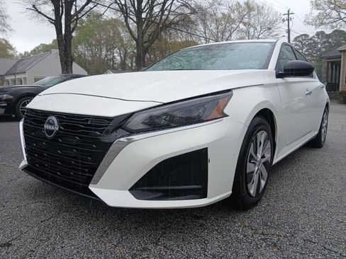 Used 2024 Nissan Altima 2.5 S image 2