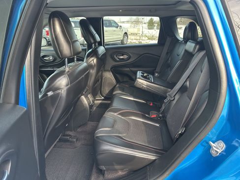 Used 2019 Jeep Cherokee Trailhawk image 17