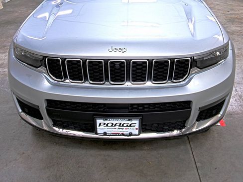 New 2025 Jeep Grand Cherokee L Limited w/ Luxury Tech Group II image 16