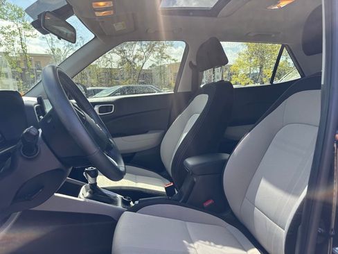 Certified 2024 Hyundai Venue SEL image 9