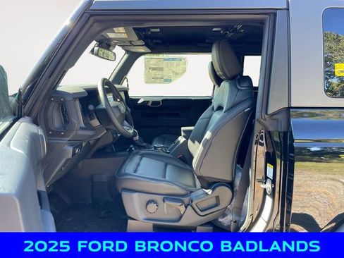 New 2025 Ford Bronco Badlands image 9
