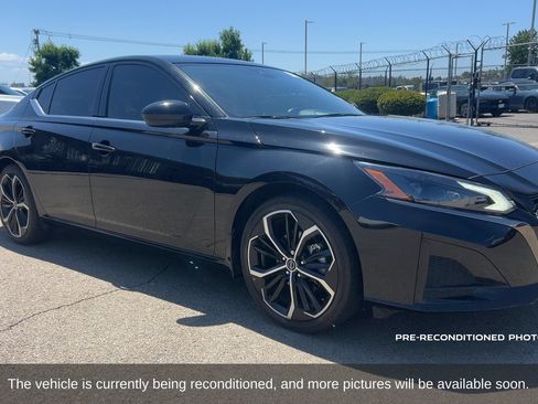 Used 2023 Nissan Altima 2.5 SR FWD image 3