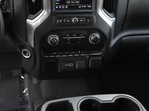 Used 2025 Chevrolet Silverado 1500 Custom image 14