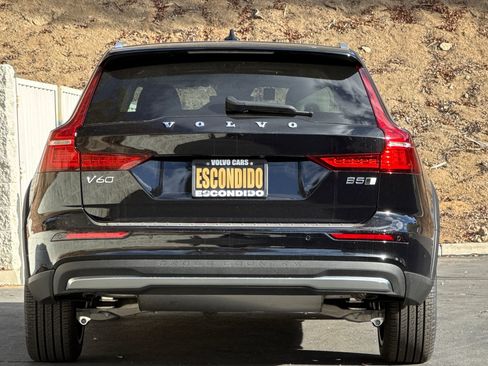 New 2025 Volvo V60 B5 Cross Country Plus w/ Protection Package Premier AWD/4WD image 5