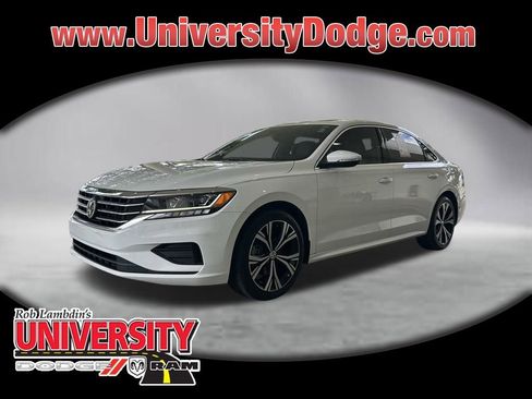 Used 2022 Volkswagen Passat 2.0T SE FWD image 1