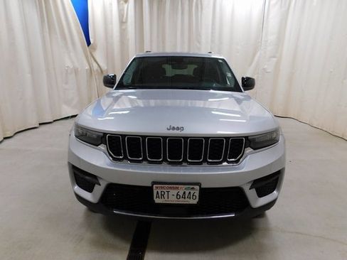 Used 2022 Jeep Grand Cherokee Laredo image 4