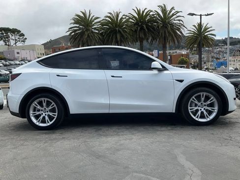 Used 2021 Tesla Model Y Long Range AWD/4WD image 3