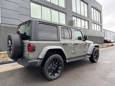 Used 2023 Jeep Wrangler Unlimited Sahara w/ Cold Weather Group AWD/4WD image 3