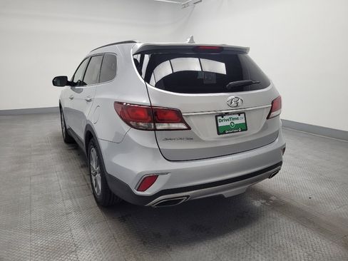 Used 2017 Hyundai Santa Fe SE image 5