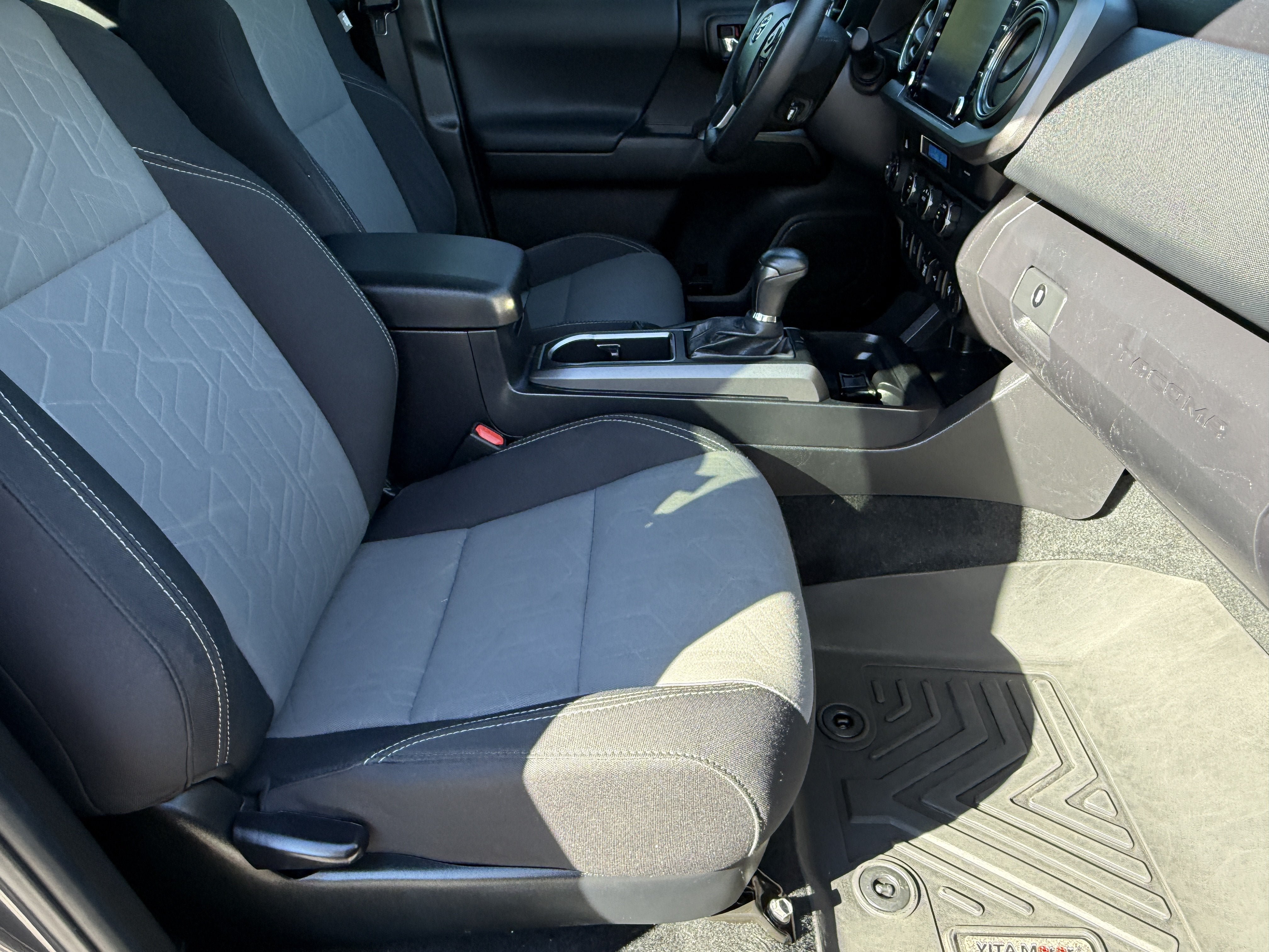 Used 2022 Toyota Tacoma TRD Sport w/ Technology Package AWD/4WD image 14