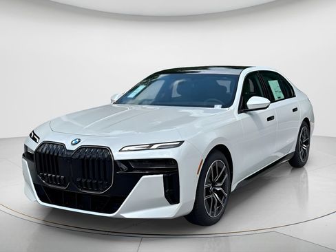 New 2026 BMW 740i RWD image 1
