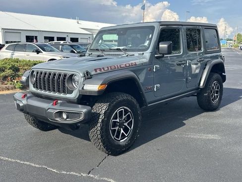 Used 2024 Jeep Wrangler Unlimited Rubicon AWD/4WD image 4