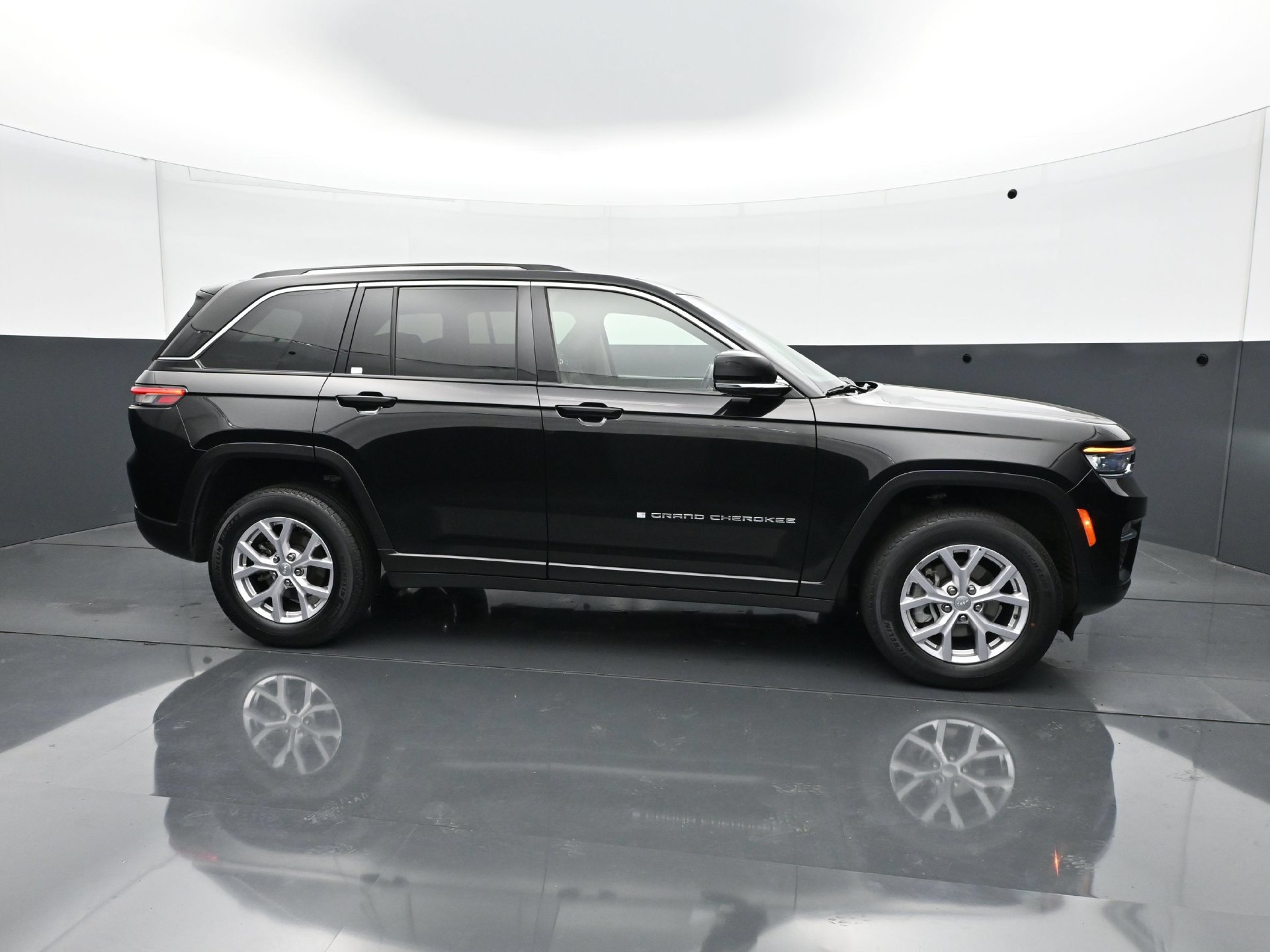 Used 2022 Jeep Grand Cherokee Limited AWD/4WD image 8