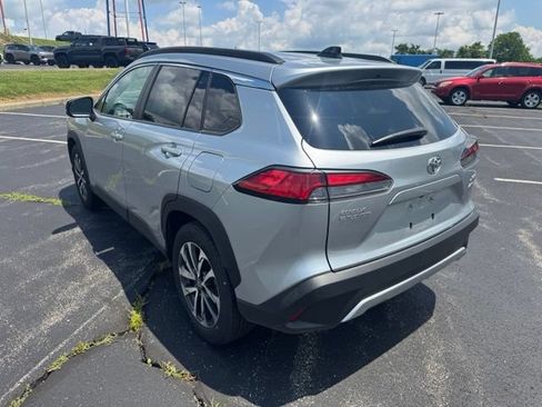 Used 2025 Toyota Corolla Cross XLE AWD/4WD image 5