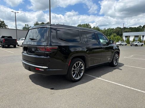 Certified 2025 Jeep Wagoneer Series III w/ Premium Group I AWD/4WD image 5