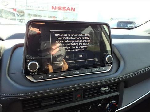 Used 2025 Nissan Rogue S AWD/4WD image 22
