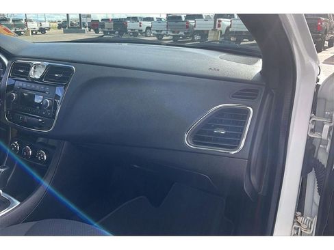 Used 2014 Chrysler 200 LX FWD image 18