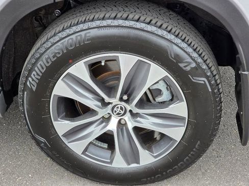 Used 2023 Toyota Highlander XLE image 15