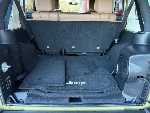 Used 2013 Jeep Wrangler Unlimited Rubicon w/ Max Tow Pkg image 21