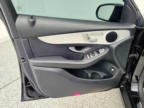 Used 2022 Mercedes-Benz GLC 300 image 11