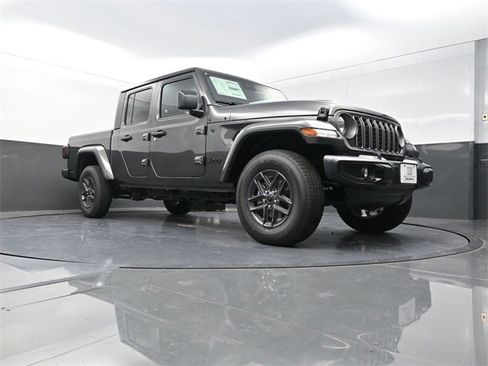New 2025 Jeep Gladiator Sport image 17