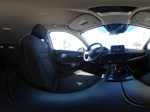 Used 2025 Nissan Rogue SV FWD image 39