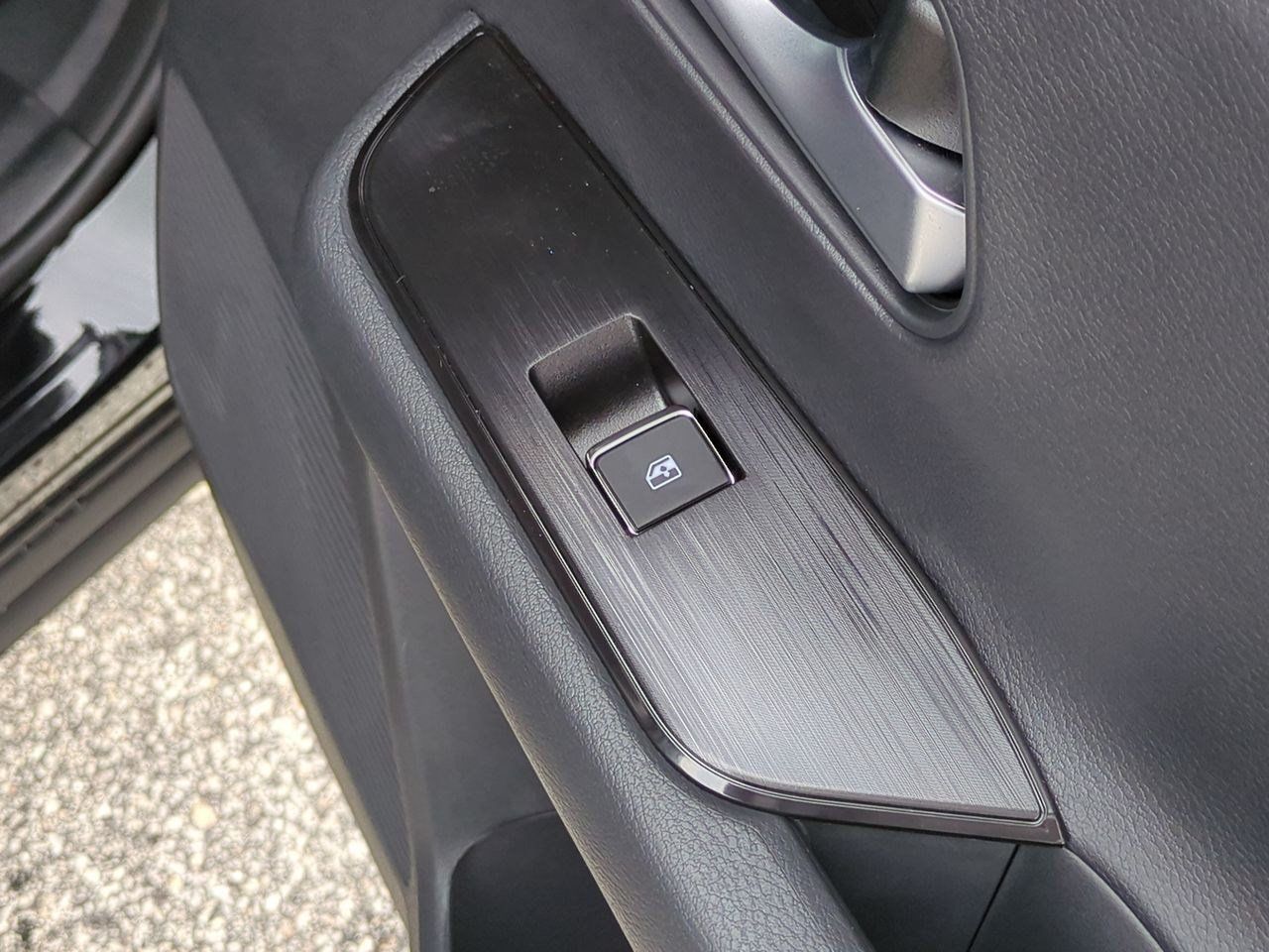 New 2026 Nissan Kicks SR FWD image 33