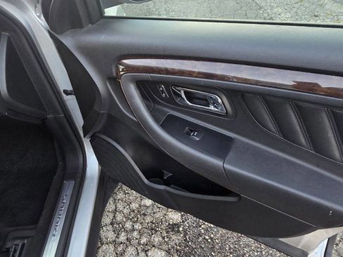 Used 2013 Ford Taurus Limited image 15