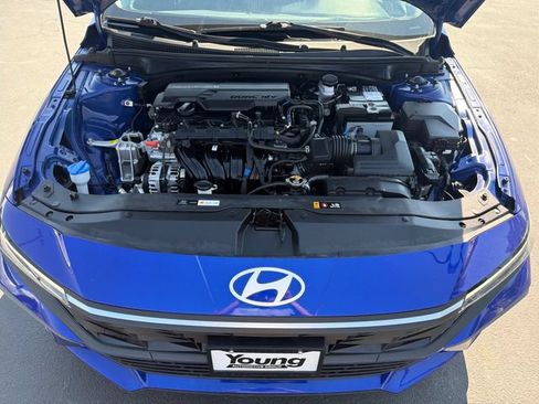 Used 2024 Hyundai Elantra SE FWD image 22