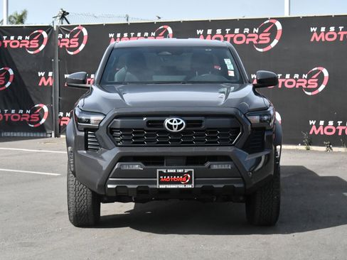 Used 2024 Toyota Tacoma TRD Sport image 2