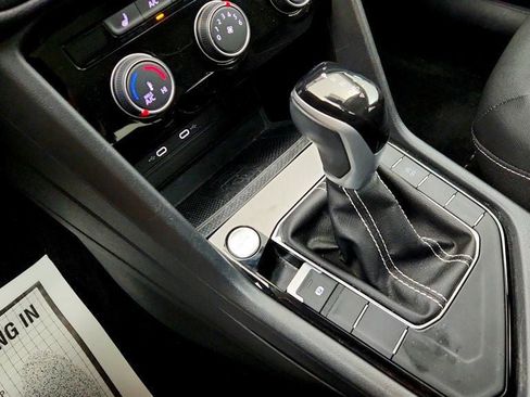 Used 2023 Volkswagen Taos SE w/ Panoramic Sunroof Package image 17