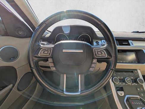 Used 2017 Land Rover Range Rover Evoque SE image 10