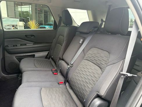 Used 2025 Nissan Pathfinder SV FWD image 15